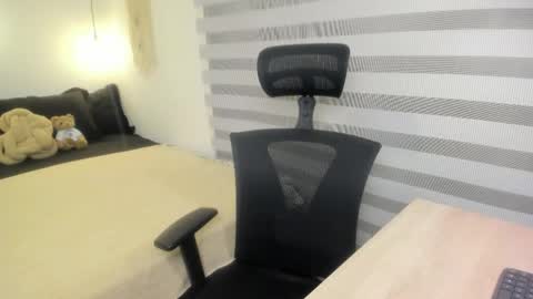 Snapshot of mia_xgray chatting on May 14, 2026, 9:10 pm Mia online show from May 14, 2026, 9:10 pm