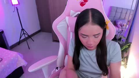 mia  nicolle online show from October 17, 2025, 8:55 pm