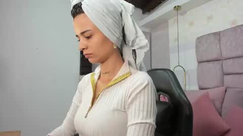 Snapshot of miaa_diamondd1 chatting on June 22, 2026, 12:35 pm Mia online show from June 22, 2026, 12:35 pm