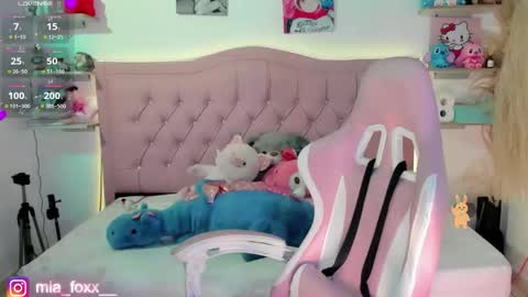 Mia online show from November 13, 2025, 9:14 pm