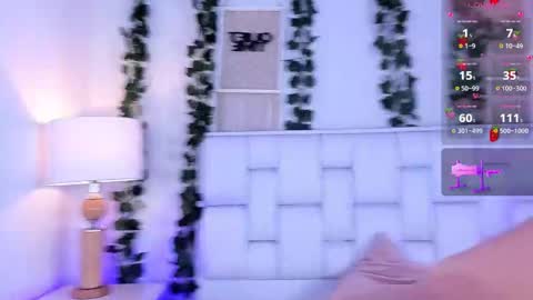 Mia online show from December 4, 2025, 12:36 pm