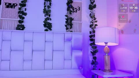 Mia online show from April 7, 2026, 11:32 am