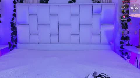 Mia online show from April 12, 2026, 11:15 am