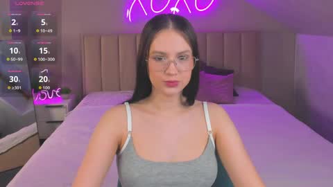 Snapshot of miaa_hill chatting on April 20, 2026, 11:24 am Mia online show from April 20, 2026, 11:24 am