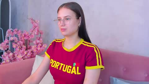 Snapshot of miaa_hill chatting on May 3, 2026, 9:26 am Mia online show from May 3, 2026, 9:26 am