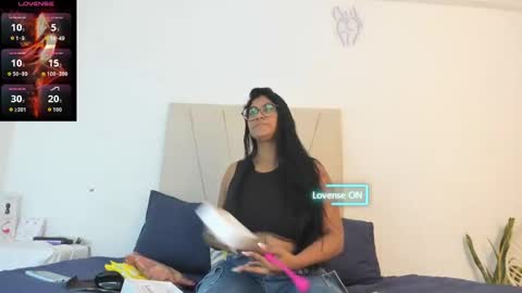 Mia  online show from September 24, 2025, 11:57 am