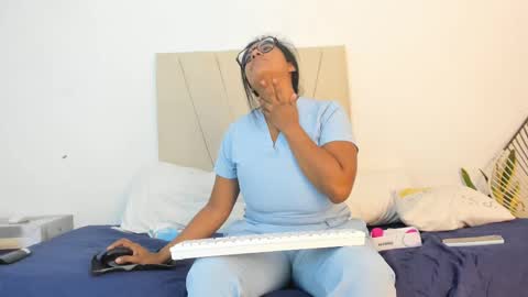 Mia  online show from October 7, 2025, 12:13 pm