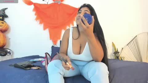 Mia  online show from October 22, 2025, 12:05 pm