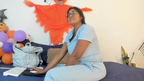 Mia  online show from October 23, 2025, 11:53 am