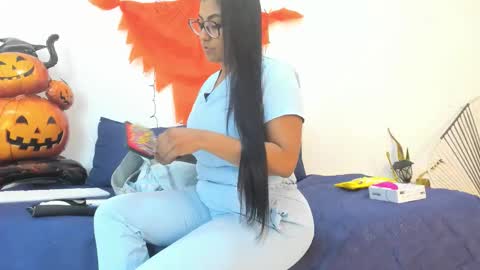 Mia  online show from October 27, 2025, 12:31 pm