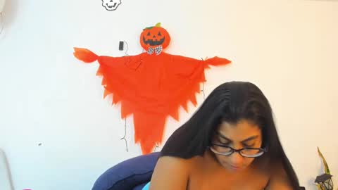 Mia  online show from November 1, 2025, 12:51 pm