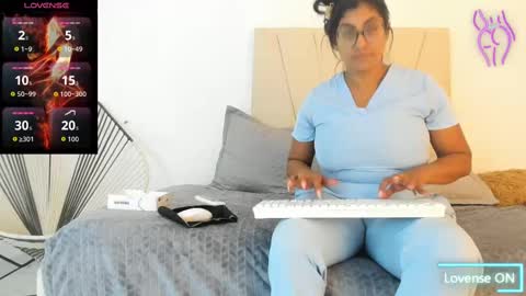 Mia  online show from November 5, 2025, 12:16 pm