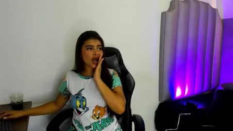 Mia online show from October 19, 2025, 12:39 pm