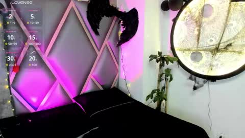 Mia online show from October 29, 2025, 11:56 am