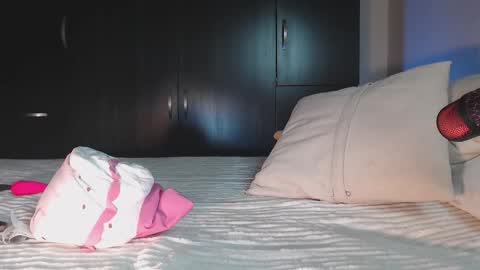 Mia  online show from September 11, 2025, 10:43 pm