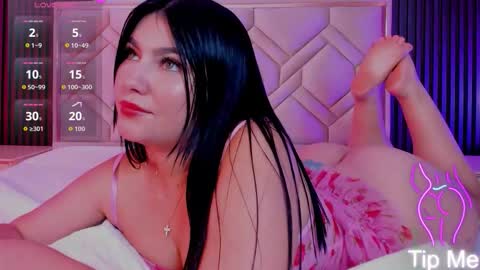 Miaa Farrel online show from September 22, 2025, 7:05 pm