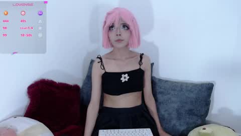 Mia online show from December 4, 2024, 7:34 pm
