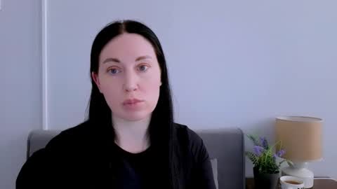 Mia online show from April 4, 2026, 3:09 pm