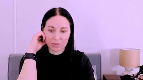 Mia online show from April 13, 2026, 3:39 pm