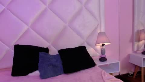 Snapshot of miaasmiith_ chatting on November 4, 2025, 1:54 pm Alexandra online show from November 4, 2025, 1:54 pm