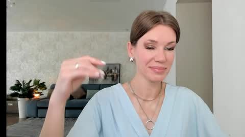 Snapshot of miababy14 chatting on May 21, 2026, 4:30 am Mia online show from May 21, 2026, 4:30 am
