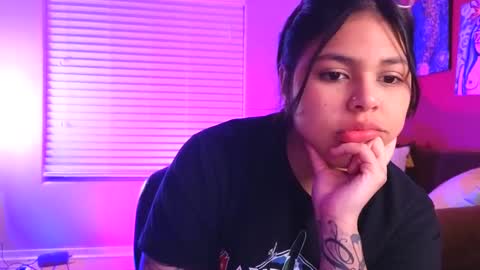 Mia online show from December 8, 2024, 7:05 am