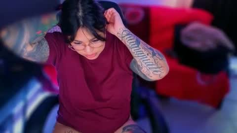 Mia online show from December 3, 2025, 3:14 am