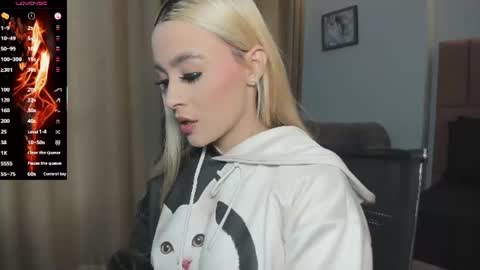 Snapshot of miacarperrlux chatting on June 9, 2026, 9:26 pm MiaCarper online show from June 9, 2026, 9:26 pm
