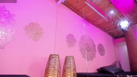 Snapshot of miacassel chatting on November 1, 2025, 4:31 pm MiaCassel online show from November 1, 2025, 4:31 pm