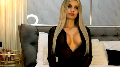 Mia online show from May 30, 2026, 8:28 pm