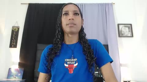 MiaCoock online show from November 7, 2025, 1:55 pm