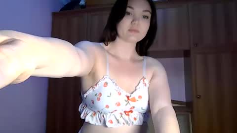 Snapshot of miacreami chatting on May 12, 2026, 8:55 am Mia online show from May 12, 2026, 8:55 am