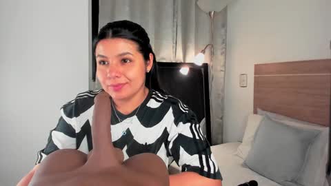 Snapshot of miadanielss chatting on March 7, 2025, 3:40 am IG Yojanagomez online show from March 7, 2025, 3:40 am