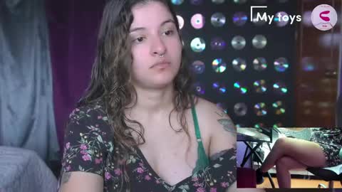 Snapshot of miadimota chatting on April 11, 2026, 4:22 pm Mia online show from April 11, 2026, 4:22 pm