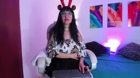 Mia online show from December 2, 2024, 1:24 pm