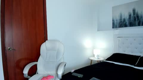 Mia online show from February 12, 2025, 5:16 pm