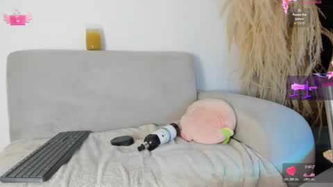 Miafisher online show from October 21, 2025, 3:57 pm