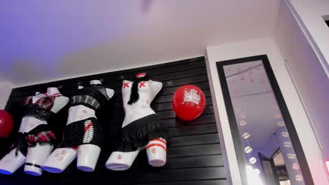 miafox_03 online show from February 14, 2026, 3:42 pm