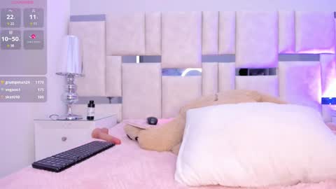 Mia  online show from February 13, 2025, 9:17 pm