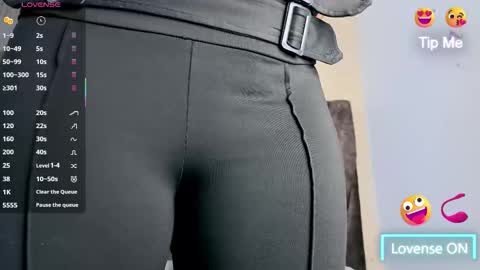 miagomezx online show from February 9, 2026, 8:35 pm