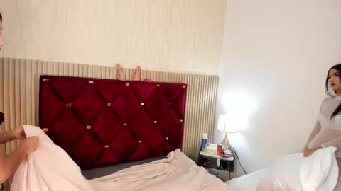 Miah and Bella online show from October 17, 2025, 8:00 pm