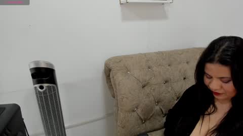 Miah Collins online show from January 18, 2025, 11:54 am