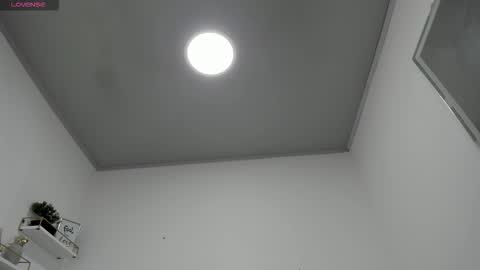 Miah Collins online show from November 27, 2025, 7:49 pm