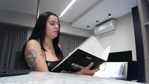 Ms Mia  Owner Of  Your Mind online show from February 2, 2025, 3:43 am