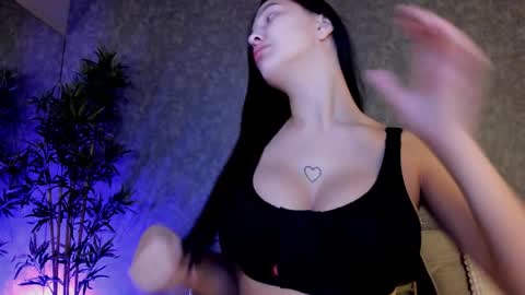 miahartx online show from February 3, 2026, 6:40 am