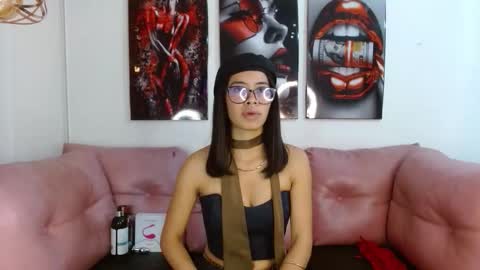 miahotcs online show from December 5, 2025, 2:47 pm