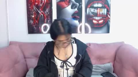 miahotcs online show from February 8, 2026, 1:25 pm