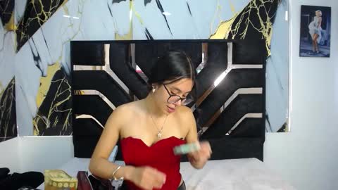 miahotcs online show from February 11, 2026, 3:06 pm