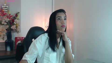 Mia online show from March 25, 2026, 11:49 am