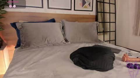 Mia  online show from March 21, 2026, 8:19 am